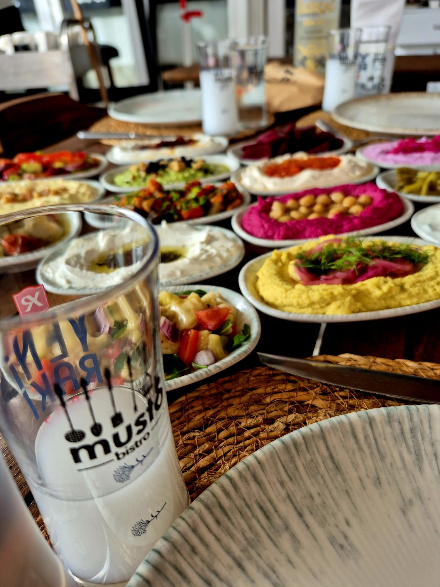 Musto Restaurant rakı sofrası
